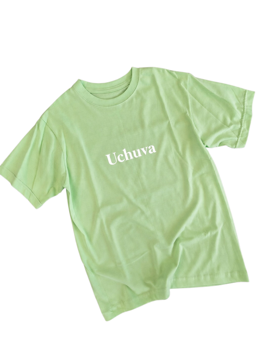 Camiseta  Uchuva  sobre verde pistacho
