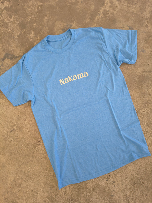 Camiseta Nakama sobre celeste jasper