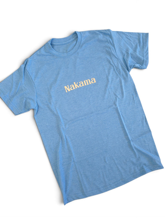 Camiseta Nakama sobre celeste jasper