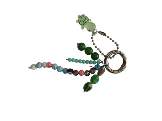 Llavero tortuga y piedras verdes